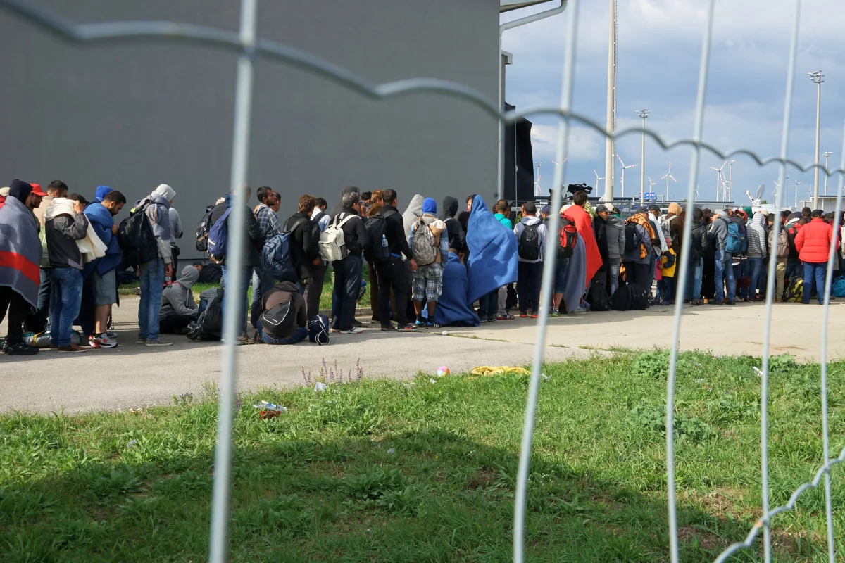 خاص لـ “لنا”: من الترحيب إلى الترحيل.. تصاعد أصوات ترحيل اللاجئين في ألمانيا