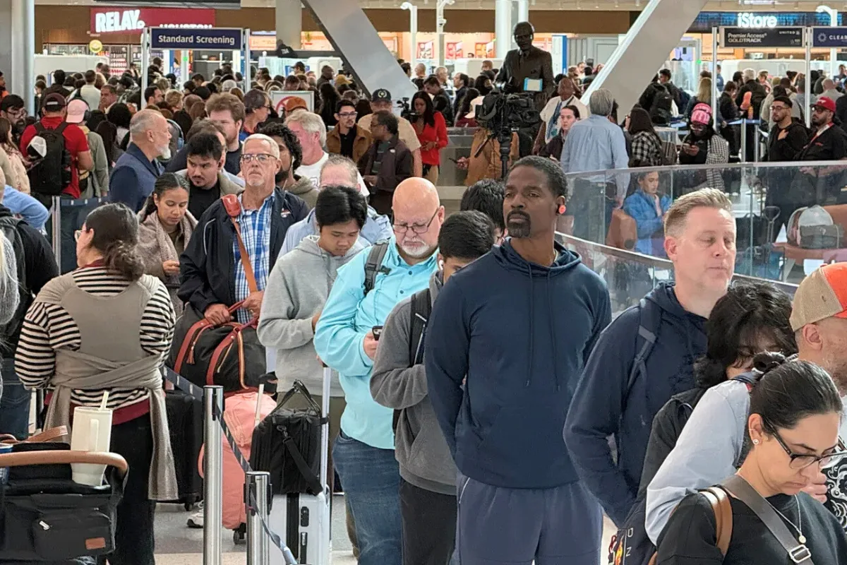 الإغلاق الحكومي الأمريكي يشلّ قطاع الطيران ويلغي آلاف الرحلات