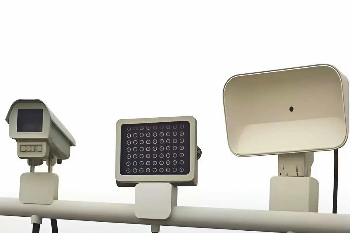 رادارات ترصد “ضجيج” السيارات في دبي والغرامة 2000 درهم