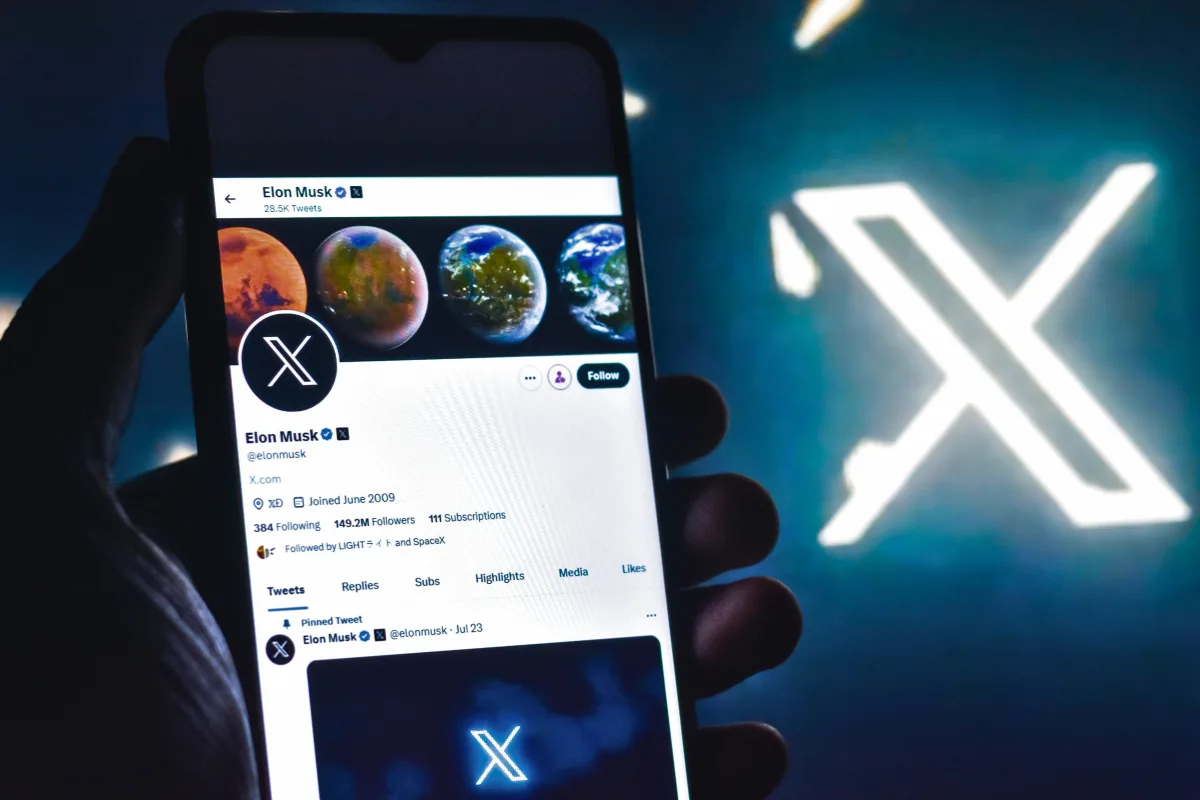ميزة “حول هذا الحساب” على إكس تُحدث جدلًا بين المستخدمين