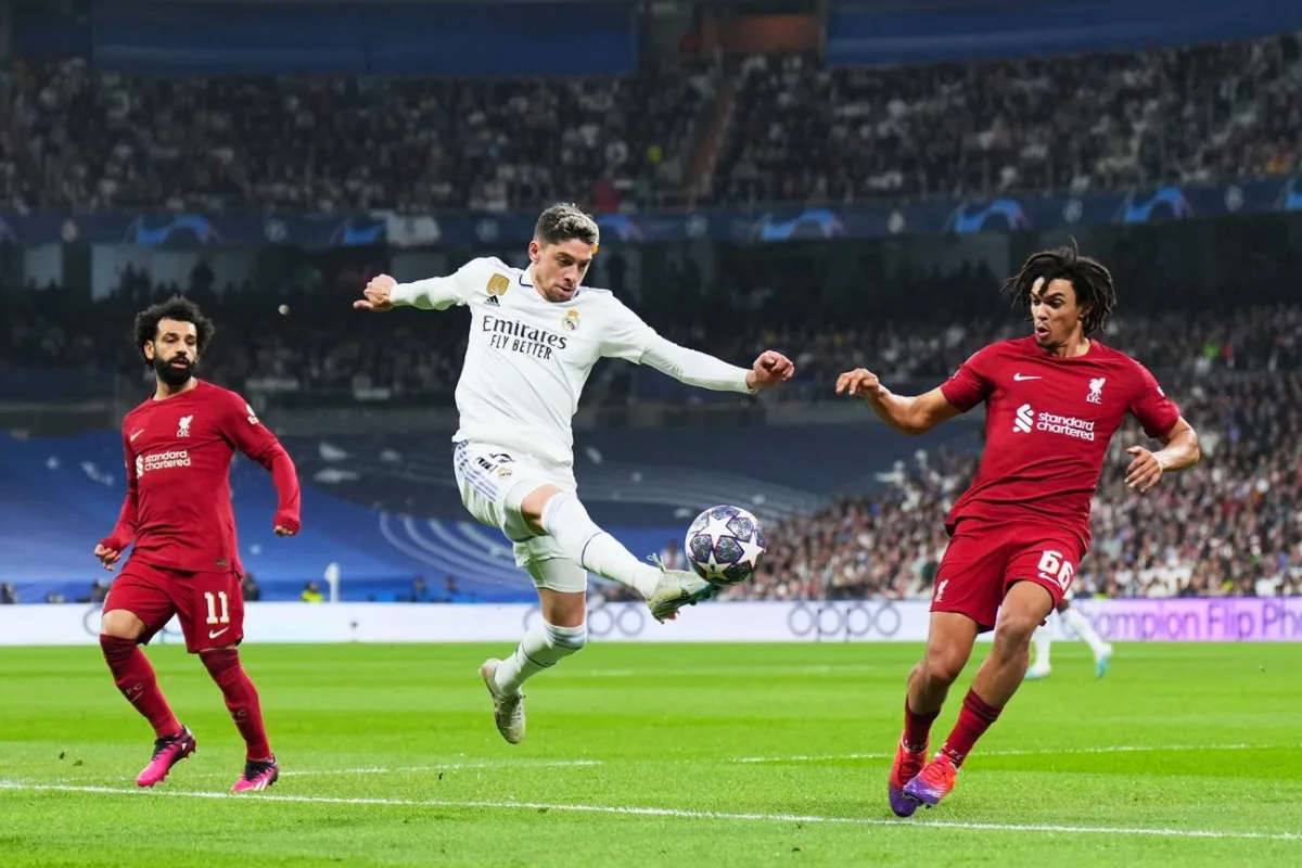 صدام العمالقة: ليفربول وريال مدريد في قمة نارية بدوري الأبطال