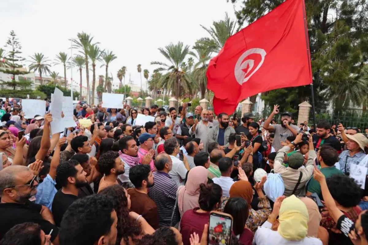 إضراب عام يعطّل عمل البنوك والمؤسسات المالية في تونس