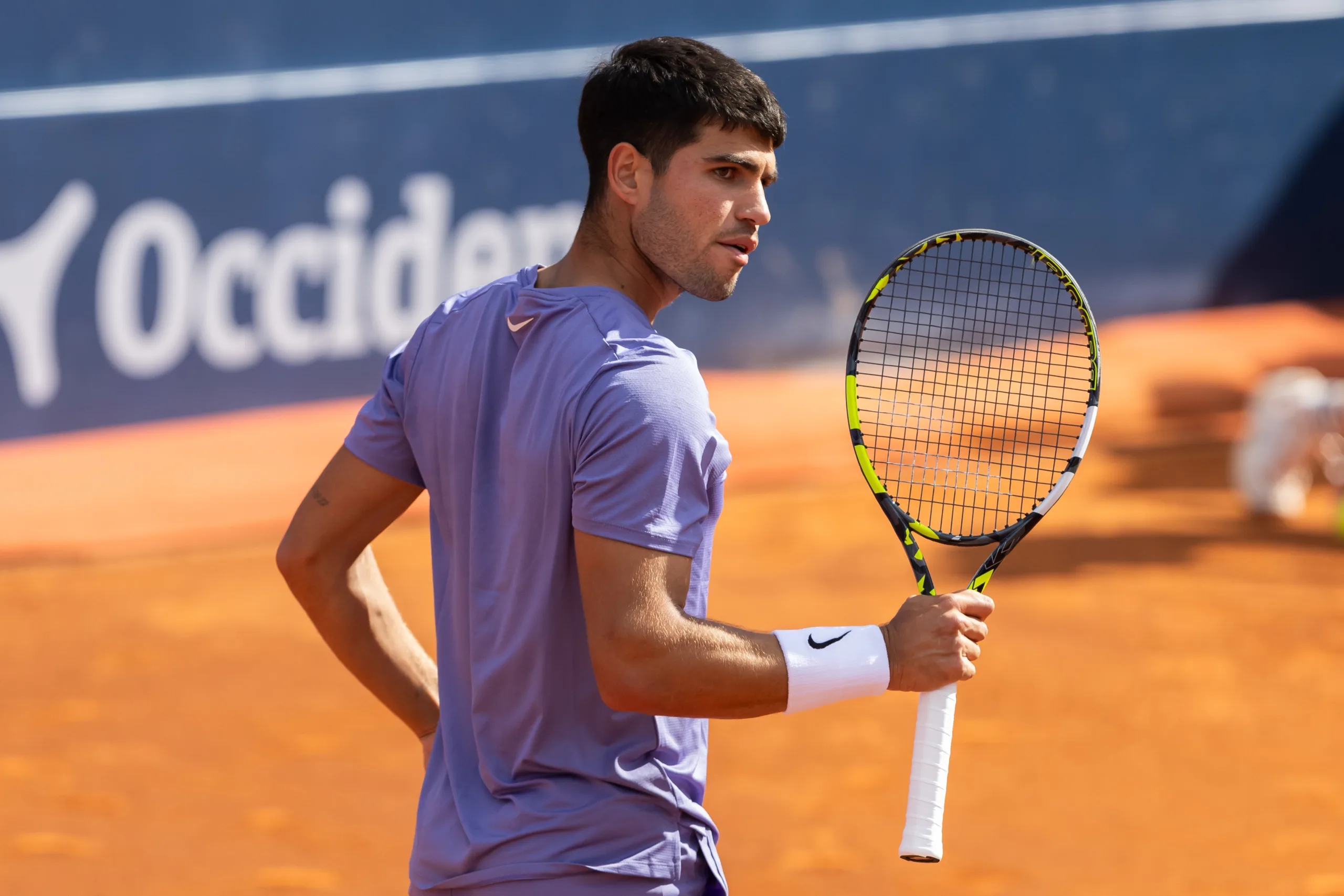 ألكاراز صدارة التنس العالمي بعد الفوز على موزيتي