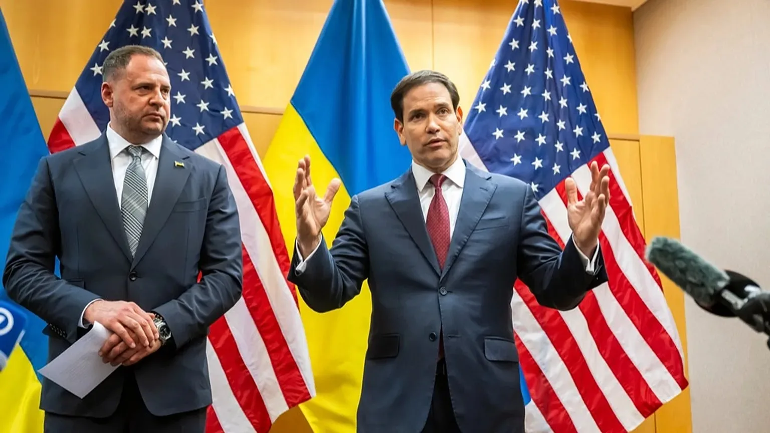 محادثات جنيف بشأن الغزو الروسي