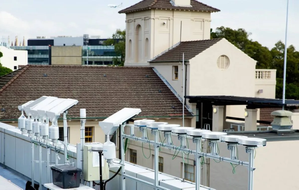 اختراع ثوري: طلاء خارق يخفض حرارة المنازل وينتج مياهًا عذبة