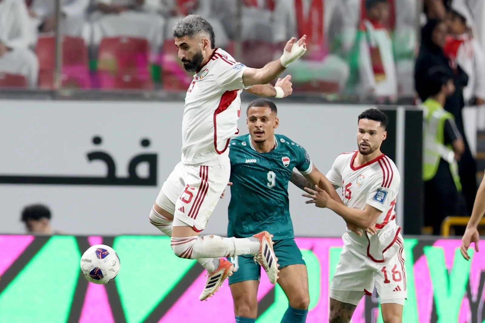 طائرة خاصة لنقل جماهير المنتخب الإماراتي