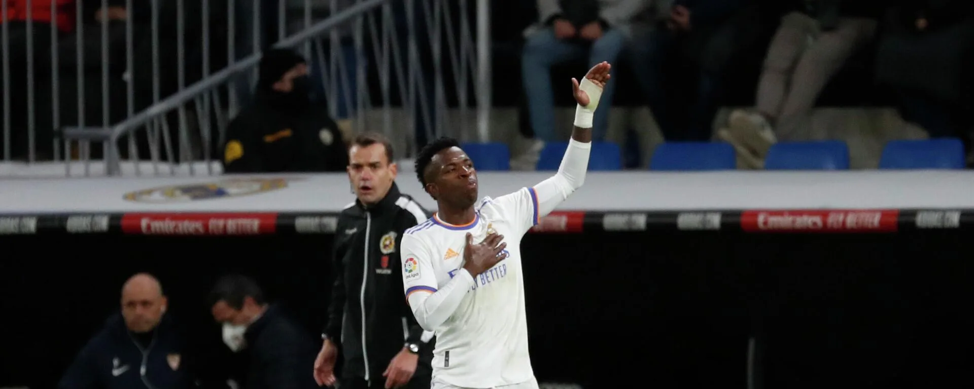 مفاوضات ليفربول لضم فينيسيوس جونيور وأبرز التفاصيل