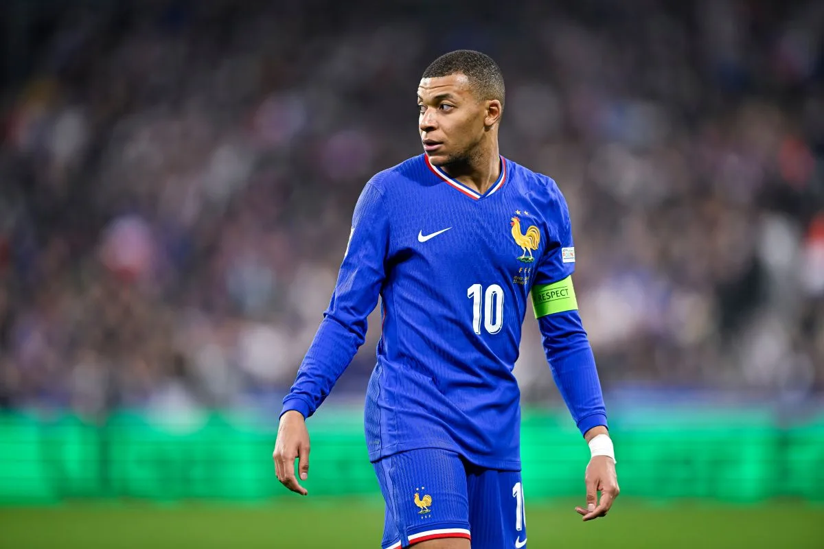 كيليان مبابي قائد منتخب فرنسا برقم 10 في مباراة دولية