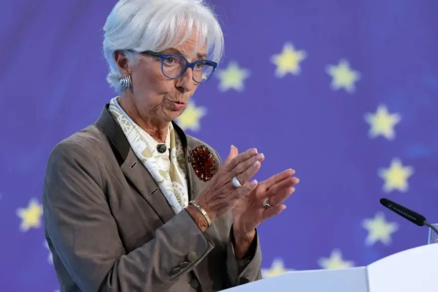 كريستين لاغارد رئيسة البنك المركزي الأوروبي في مؤتمر صحفي