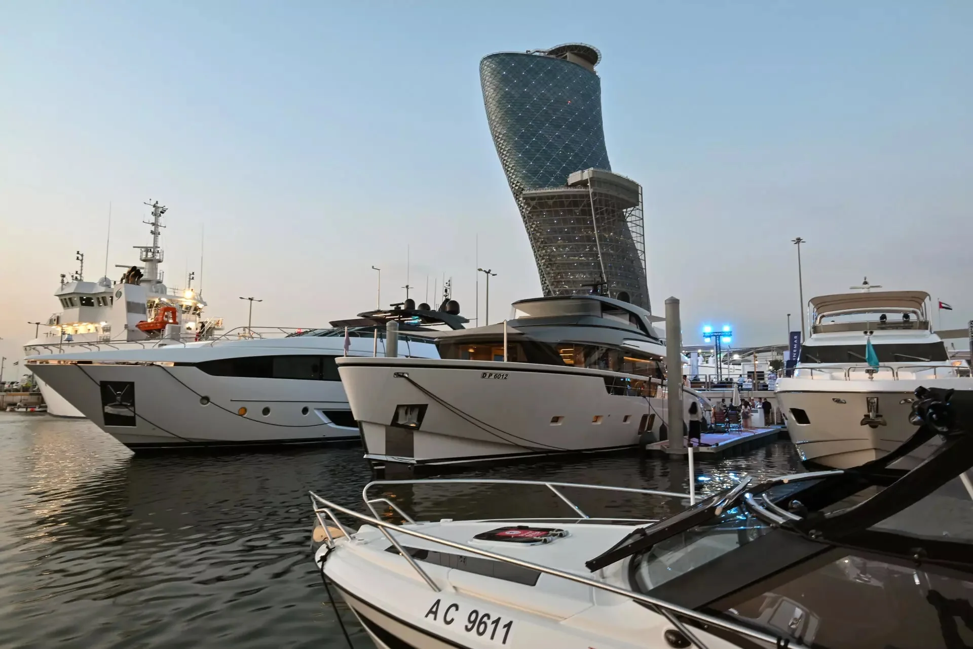 معرض أبوظبي الدولي للقوارب 2025