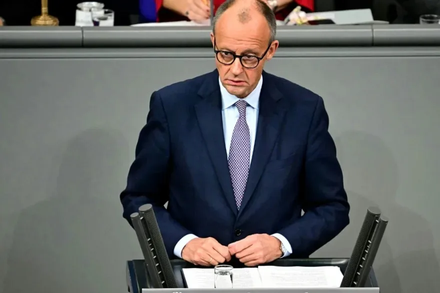 ميرتس يدعو لترحيل السوريين على خلفية صعود اليمين المتطرف