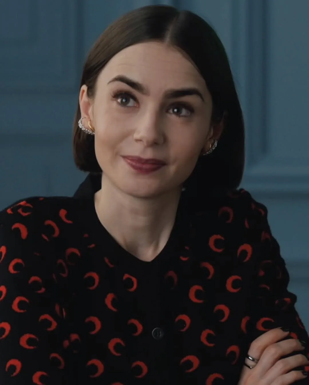 مجوهرات جود بن حليم تخطف الأضواء في الموسم الخامس من إميلي في باريس