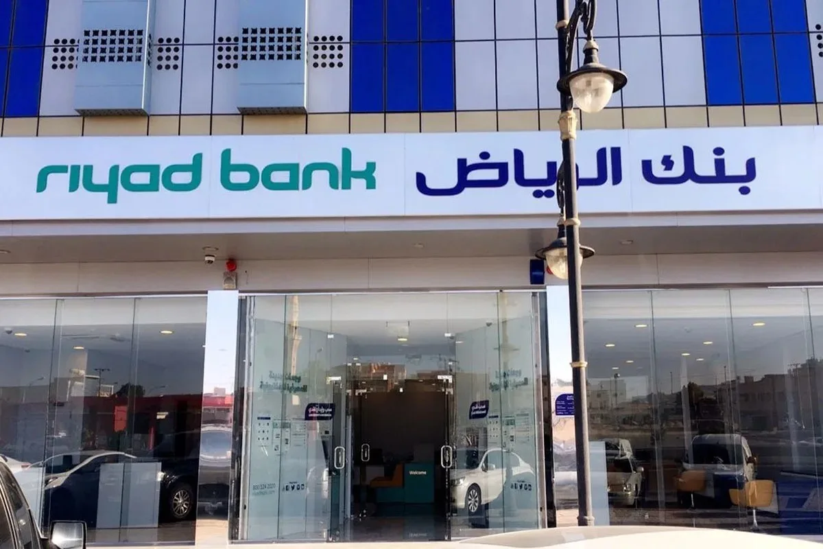 سهم بنك الرياض يحقق قفزة قوية ويبلغ أعلى وتيرة صعود منذ 9 أسابيع