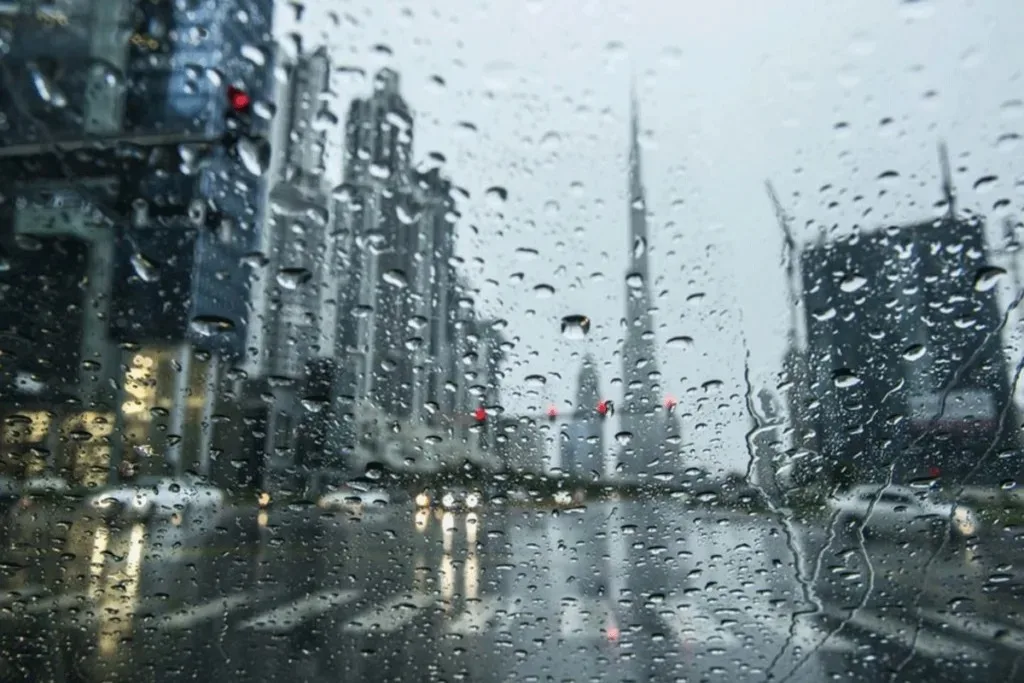 أمطار على دبي وأبوظبي