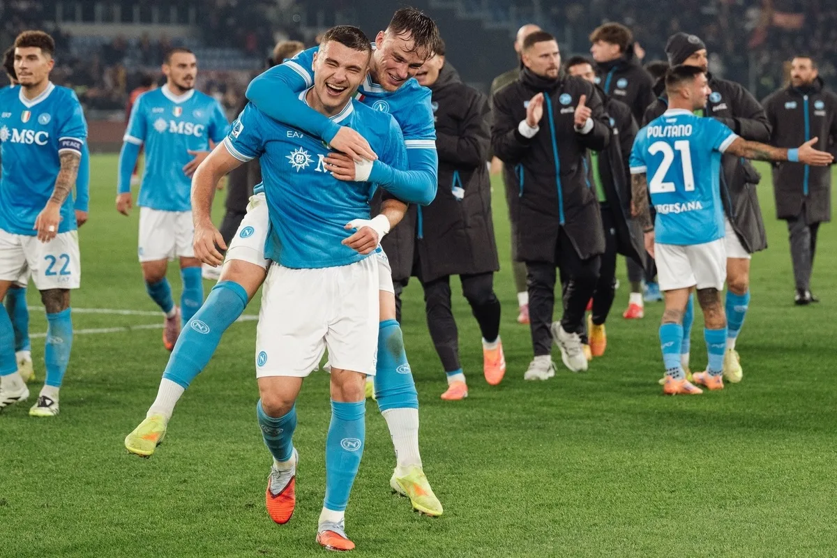 نابولي يوقف رحلة روما لاستعادة القمة بفوز 1-0