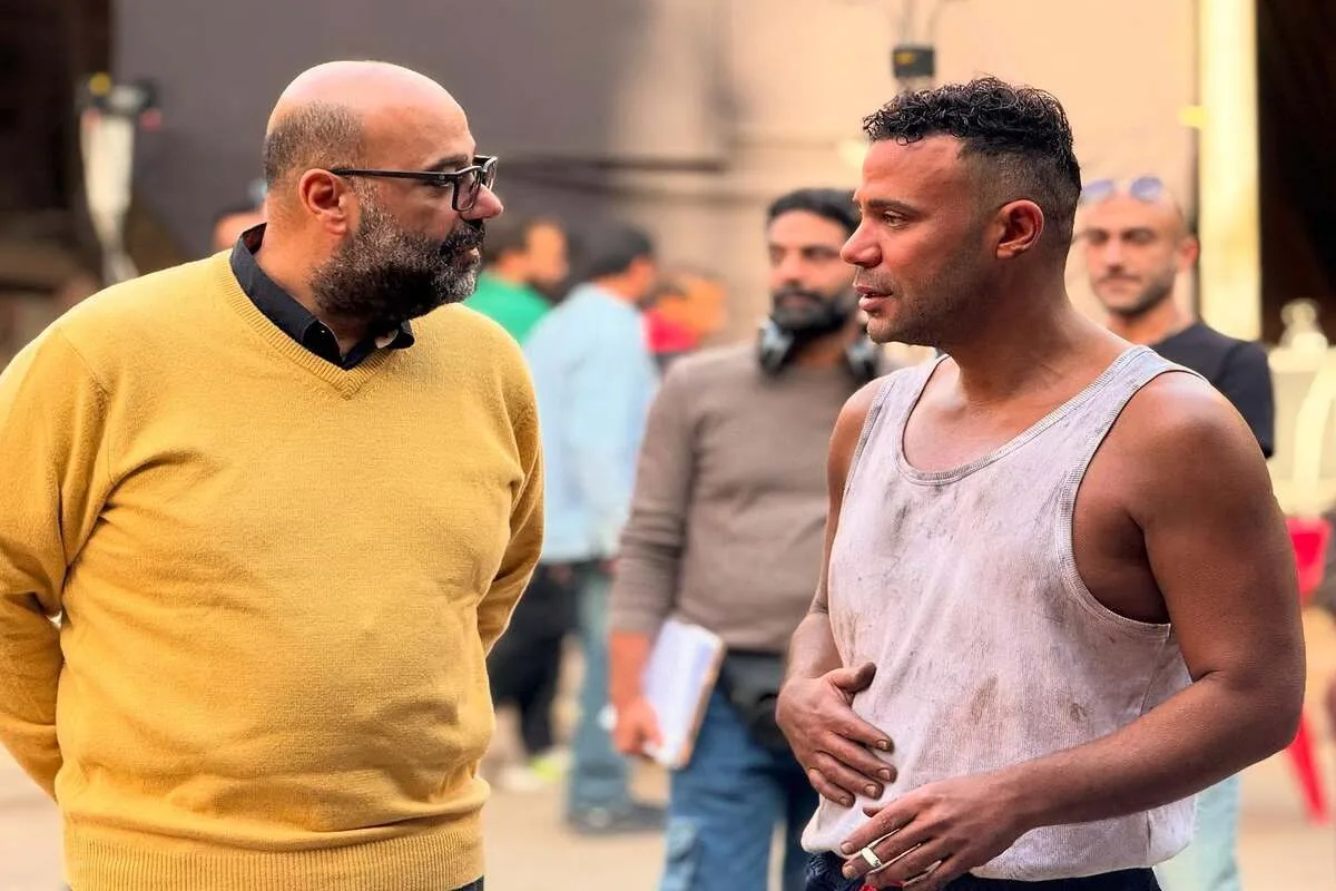 محمد عادل إمام يعود إلى تصوير “الكينج” بعد حريق في موقع العمل