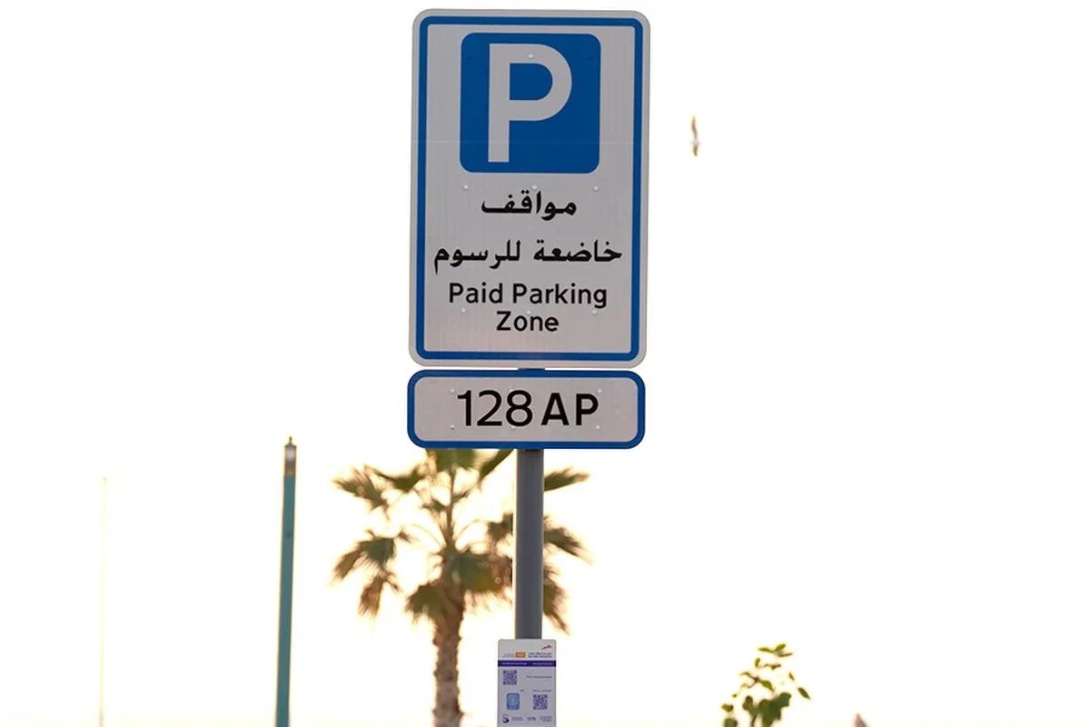 “طرق دبي”و”باركن” تحذّران من مسح رموز QR مجهولة على أعمدة لوحات المواقف العامة