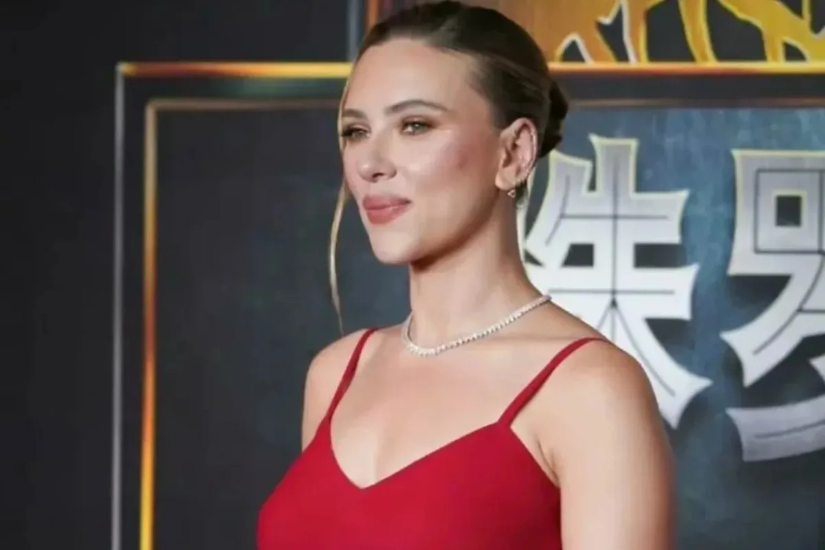 ممثلة هوليوود سكارليت جوهانسون قد تدخل عالم Batman بدور جيلدا دينت