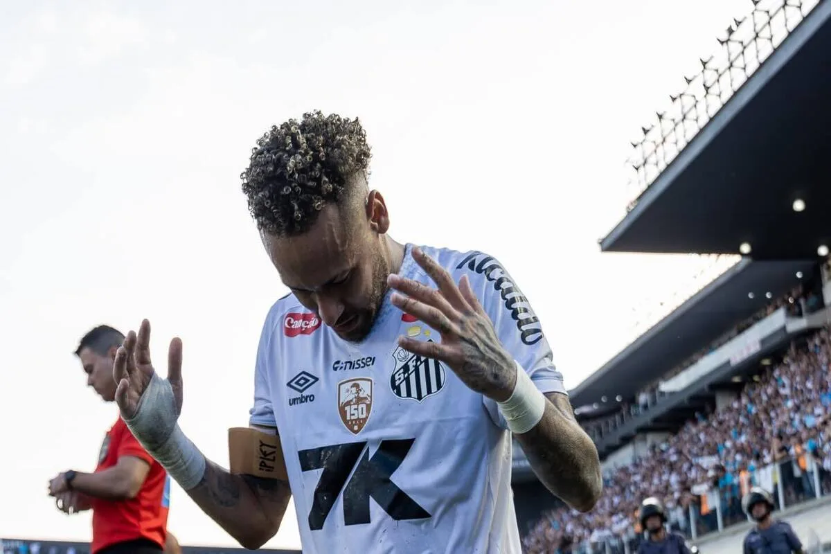 بعد مساعدة سانتوس على البقاء في الدوري.. نيمار سيخضع لعملية في الركبة