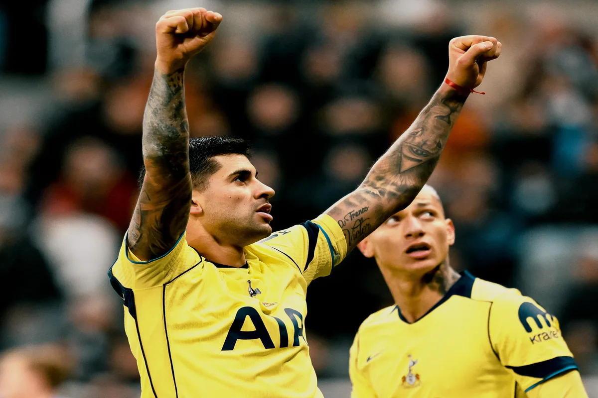 روميرو يمنح توتنهام التعادل 2-2 أمام نيوكاسل بهدفين مذهلين