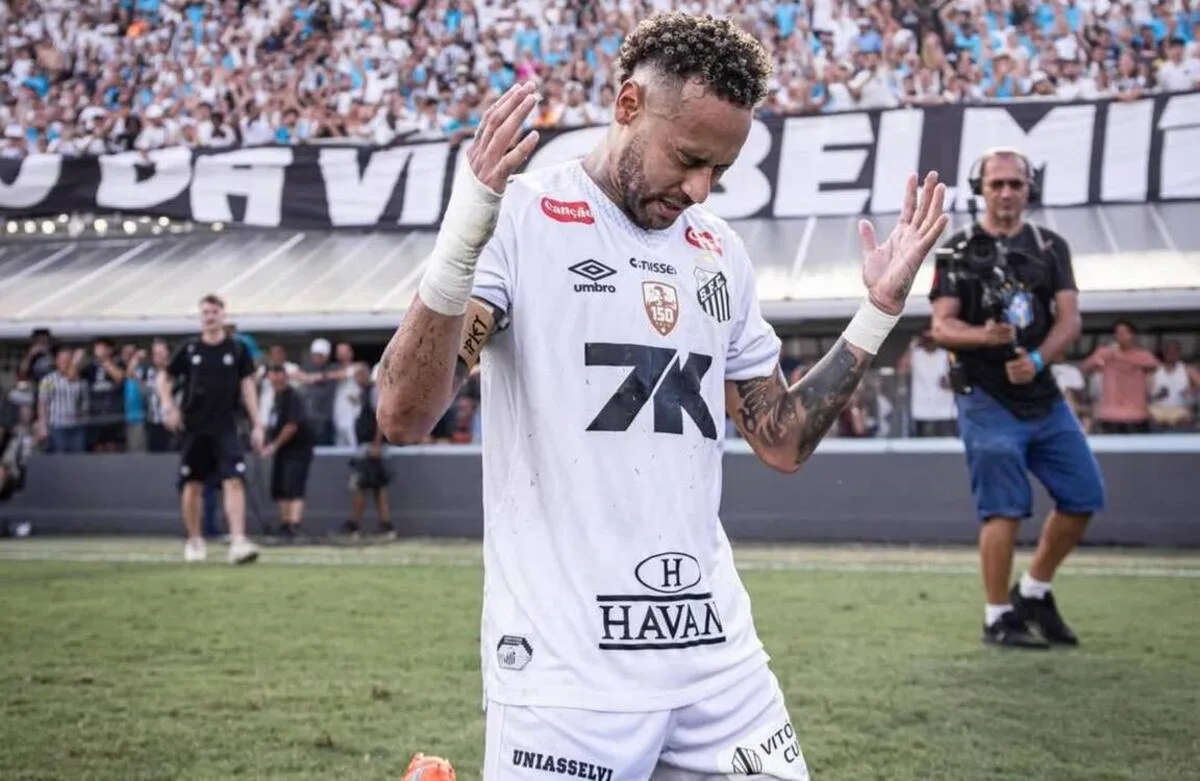 نيمار يجري عملية جراحية ناجحة في الركبة