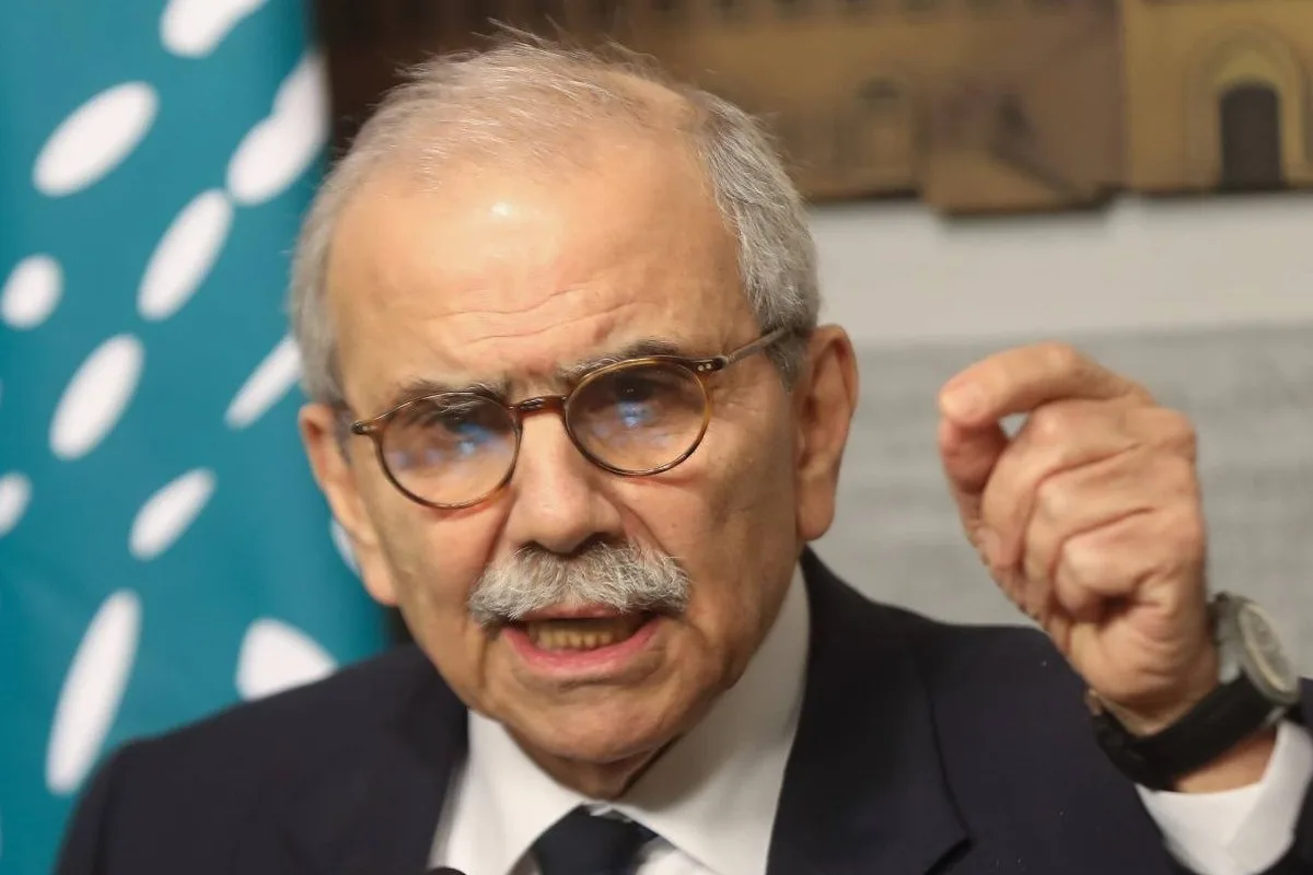 رئيس وزراء لبنان يدعو لسرعة الموافقة على مشروع قانون لسداد أموال المودعين