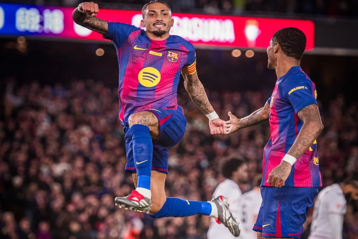 فوز برشلونة على أوساسونا بثنائية رافينيا