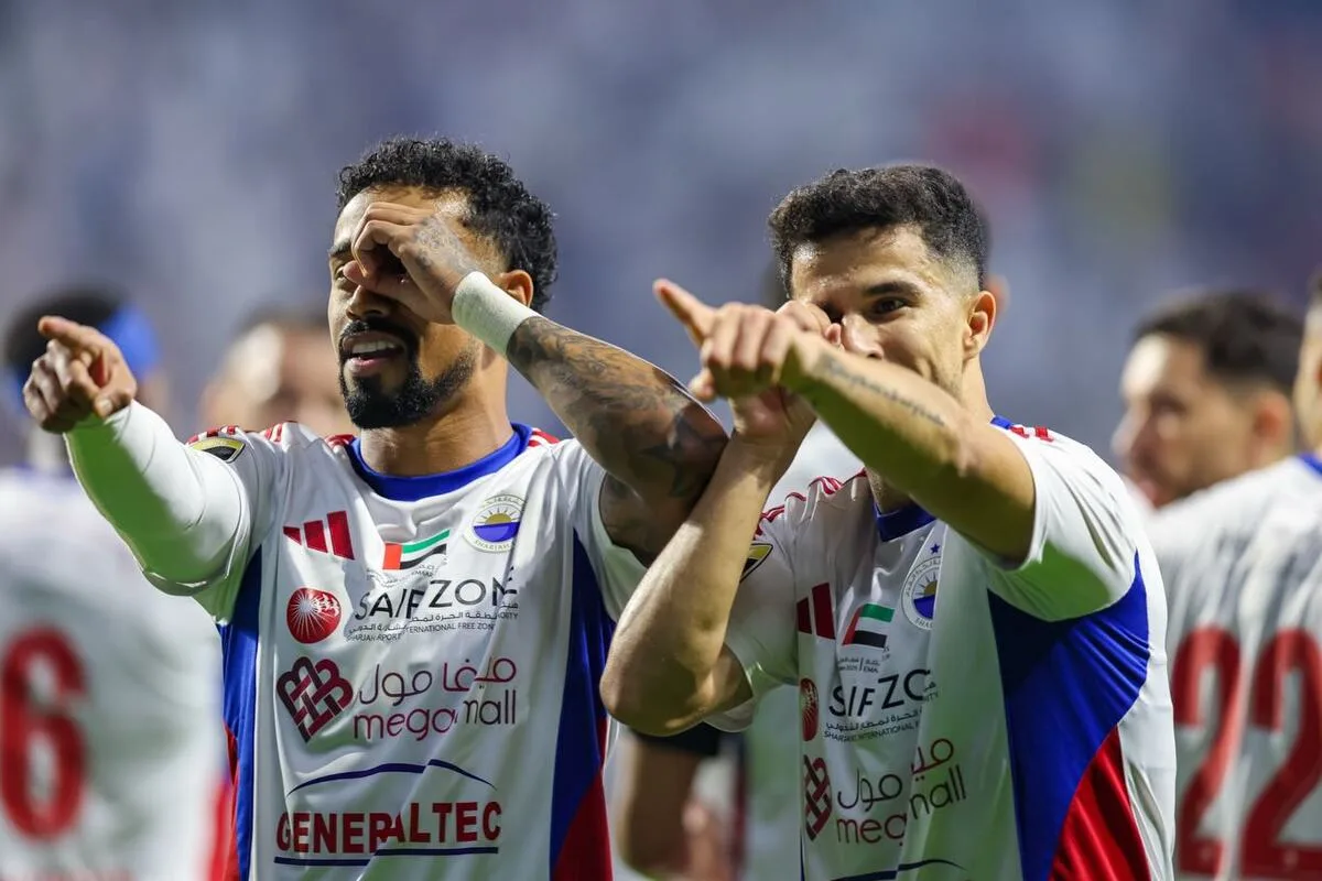 الشارقة يتوج بكأس السوبر الإماراتي بعد الفوز على شباب الأهلي
