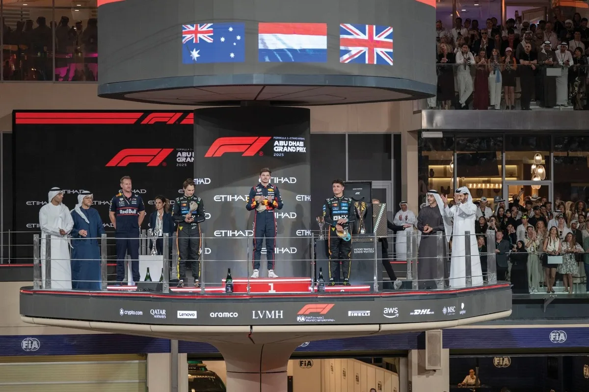 ذياب بن زايد يتوّج لاندو نوريس بطلاً للعالم في الفورمولا 1 لعام 2025