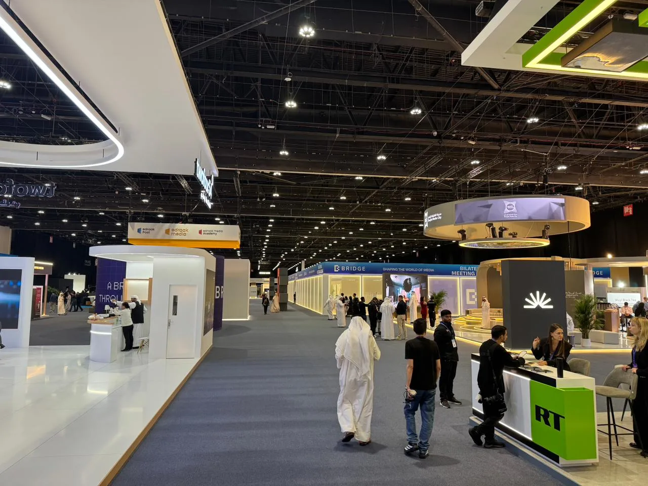 انطلاق قمّة بريدج العالمية في أبوظبي: منصة لابتكار مستقبل الإعلام والمحتوى