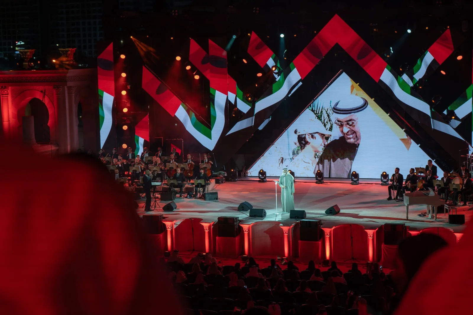 حسين الجسمي وفؤاد عبد الواحد يحتفيان بالإمارات في ليلة غنائية لا تُنسى على مسرح خورفكان