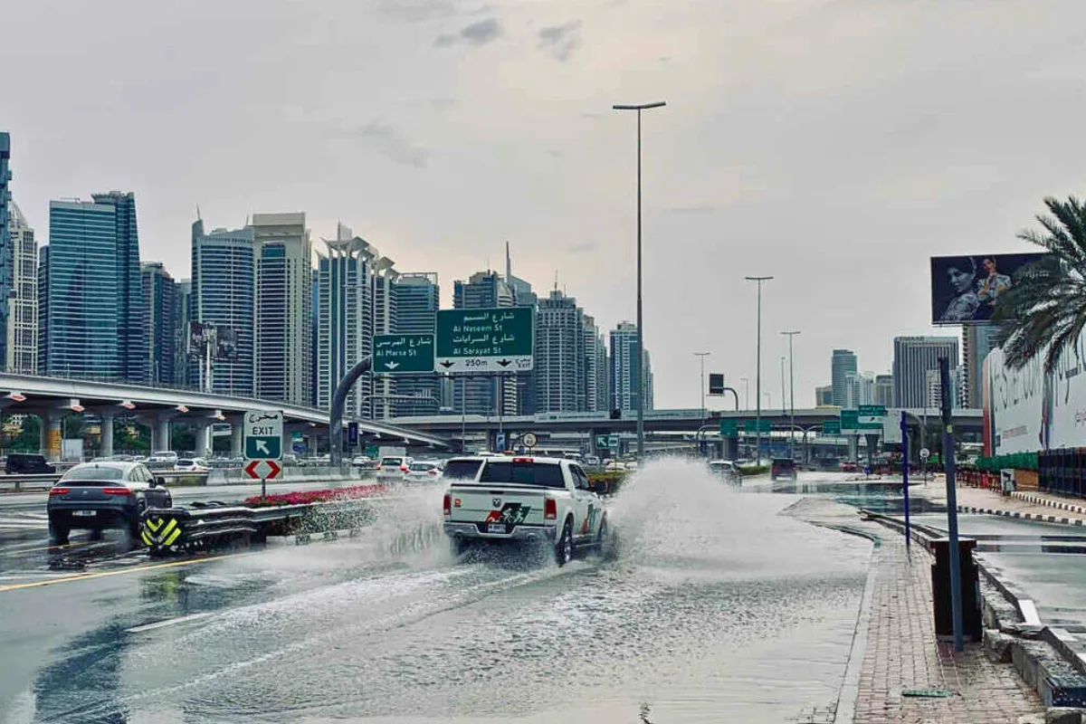 ظهور أعاصير قمعية على شمال رأس الخيمة