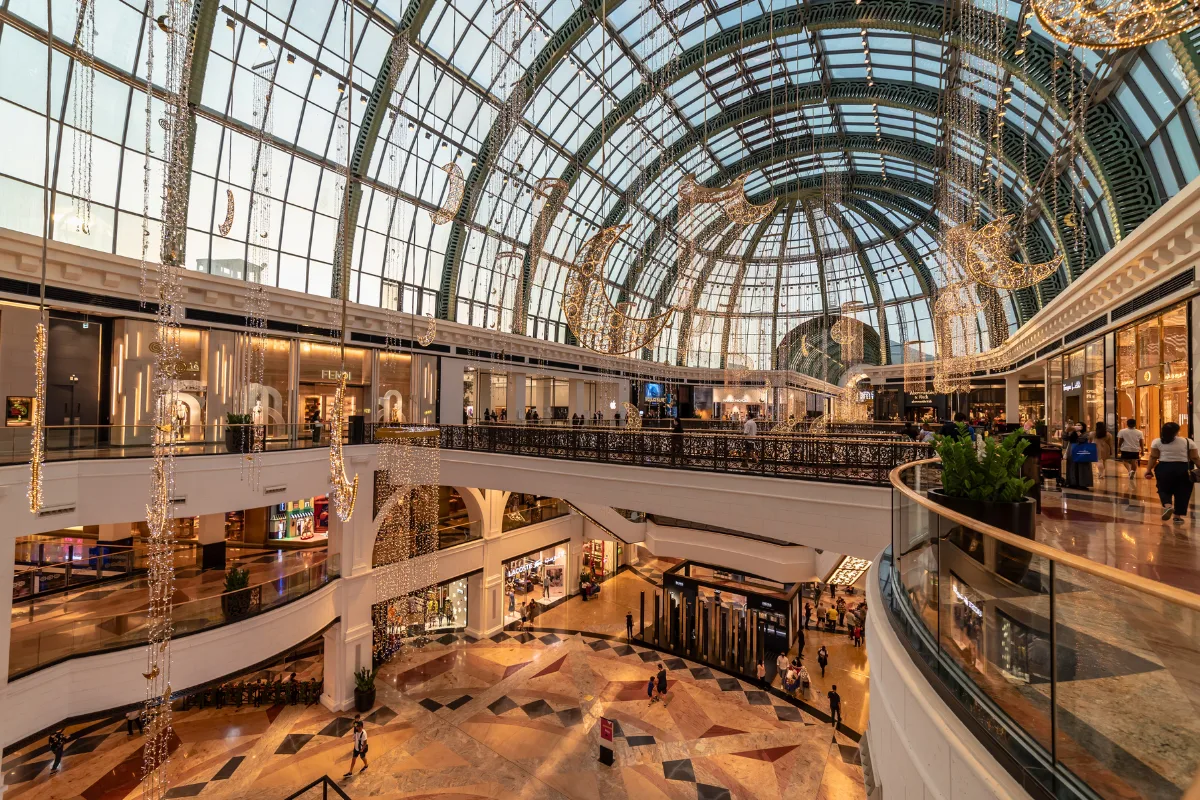 القطاع غير النفطي في الإمارات يحقق أعلى نمو خلال 11 شهرًا