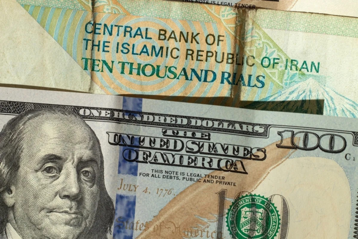 انخفاض الريال الإيراني