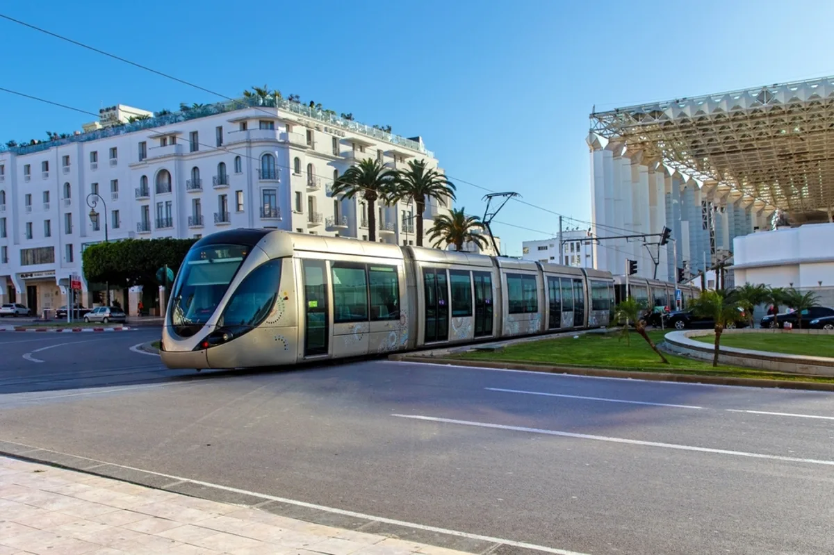 المغرب يسجل ارتفاعاً قياسياً في إيرادات السياحة خلال 10 أشهر