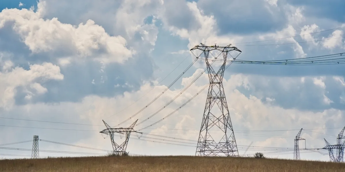 مصر توقع اتفاقية تمويل بـ193 مليون دولار لتعزيز شبكة الكهرباء