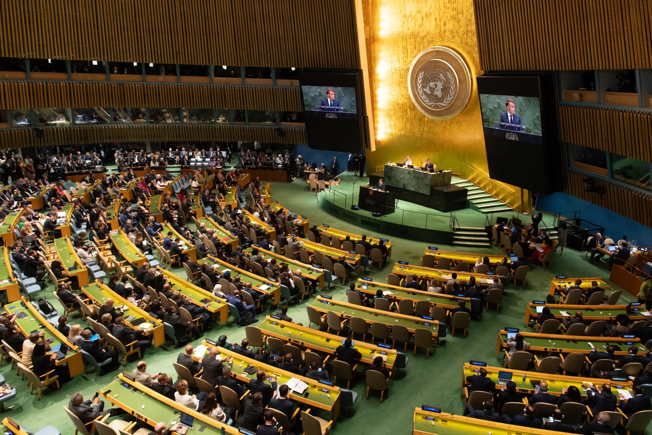 الأمم المتحدة تعتمد قراراً يطالب إسرائيل بالانسحاب من الجولان السوري