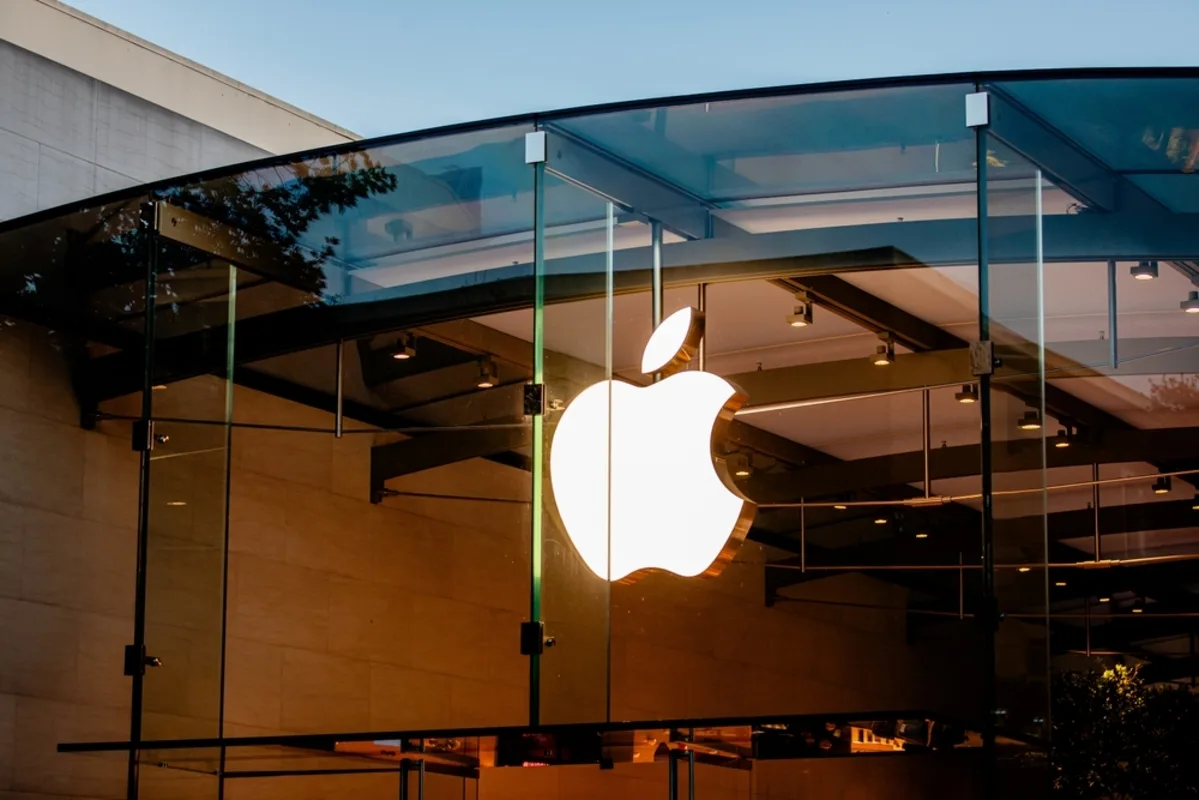 غرامة 115 مليون دولار لأبل بسبب إساءة استخدام مركزها المهيمن