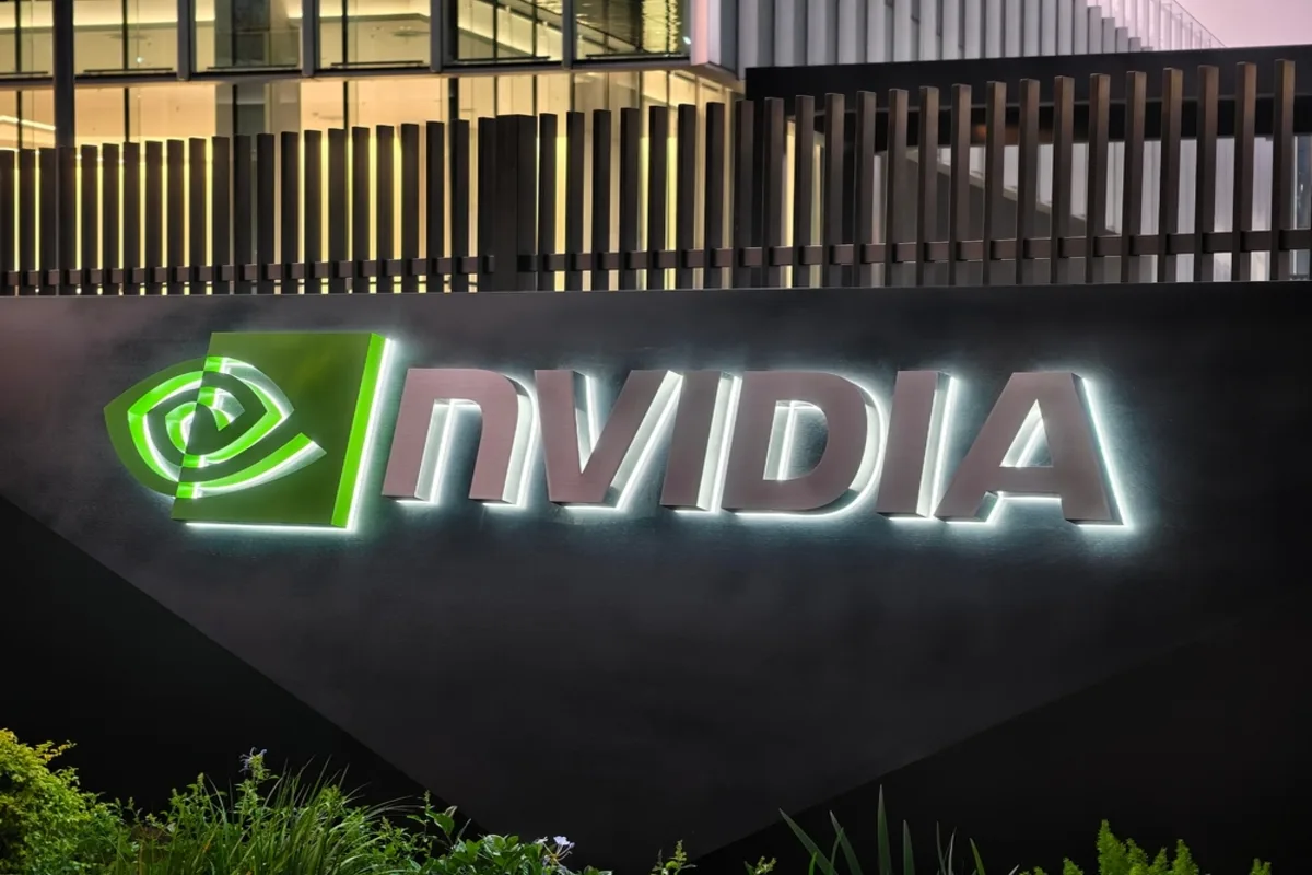 إنفيديا تستعد لاستئناف تصدير رقائقها المتطورة إلى الصين