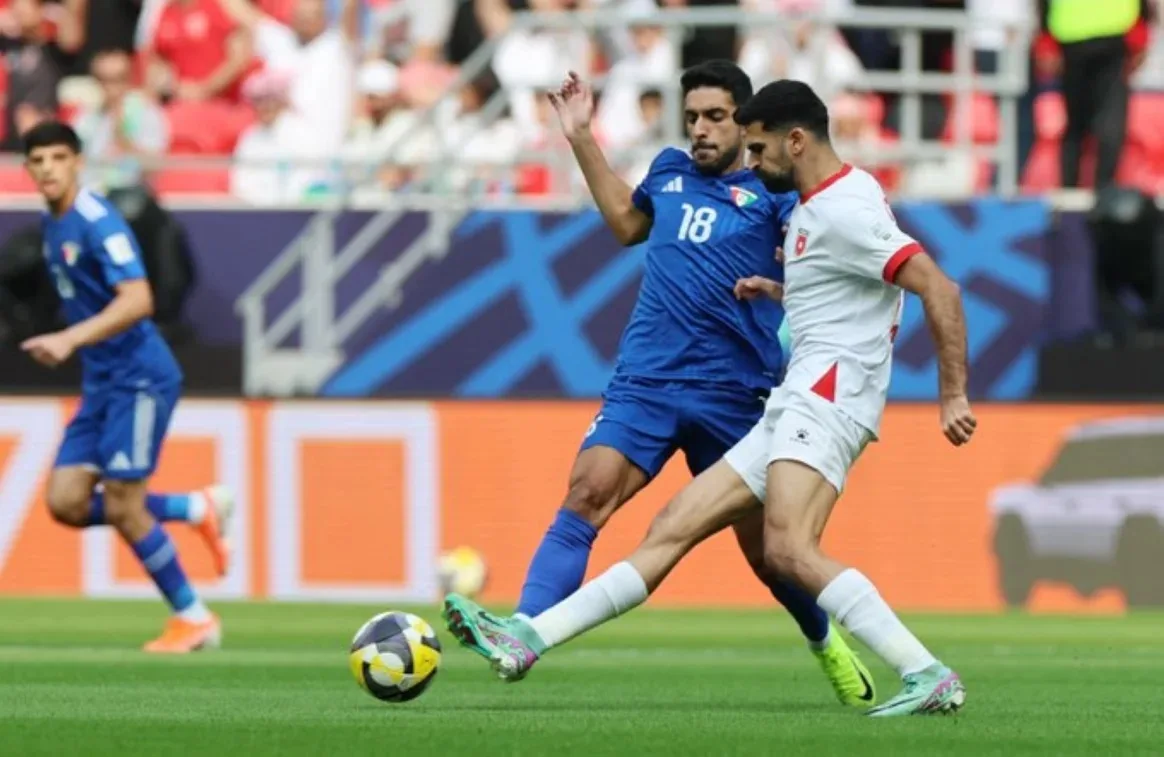 الأردن يقسو على الكويت بثلاثة أهداف ويضمن تأهله لدور الـ16
