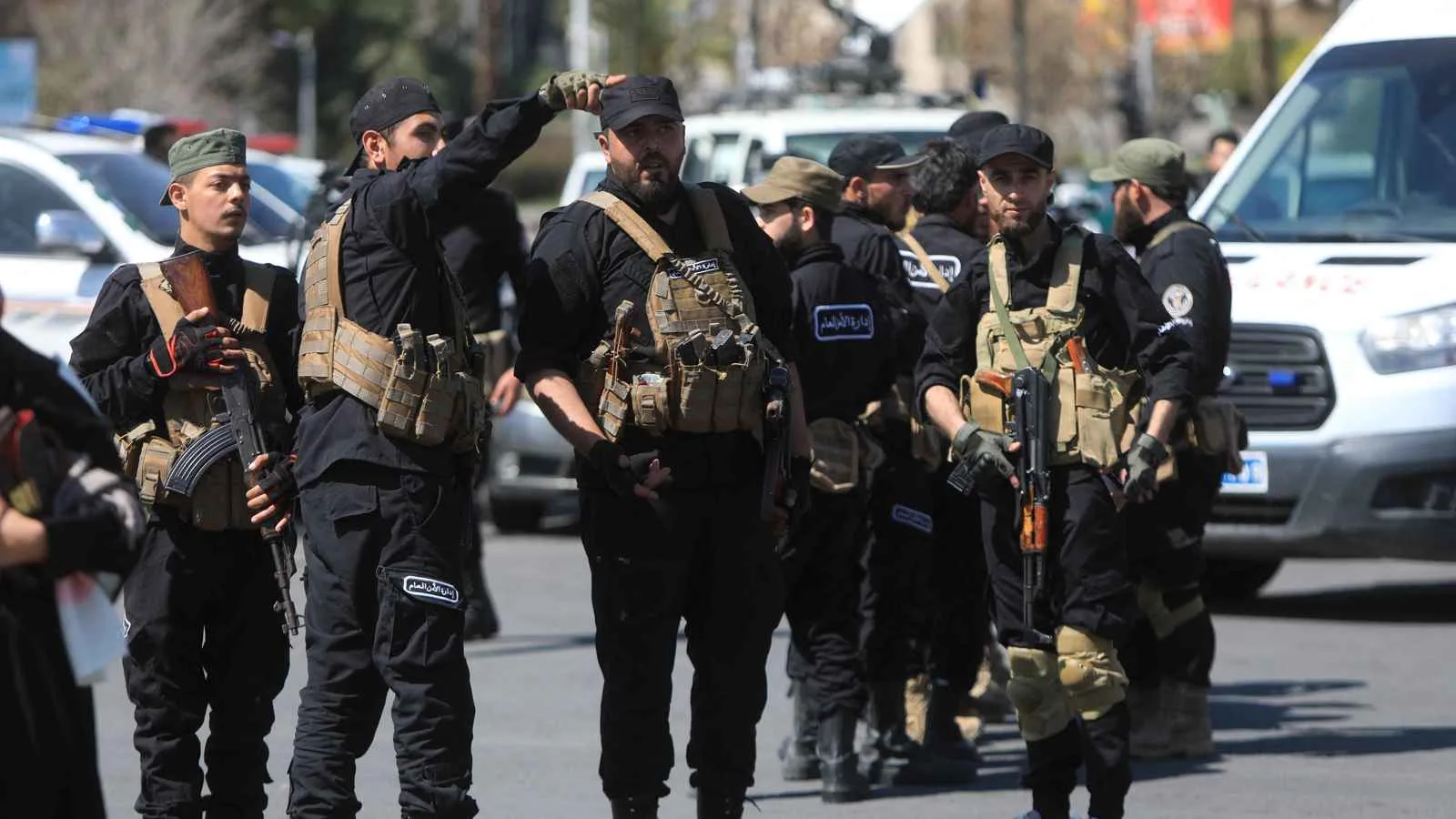 الأمن السوري يوقف 12 عنصرًا من النظام السابق أثناء دخولهم من لبنان