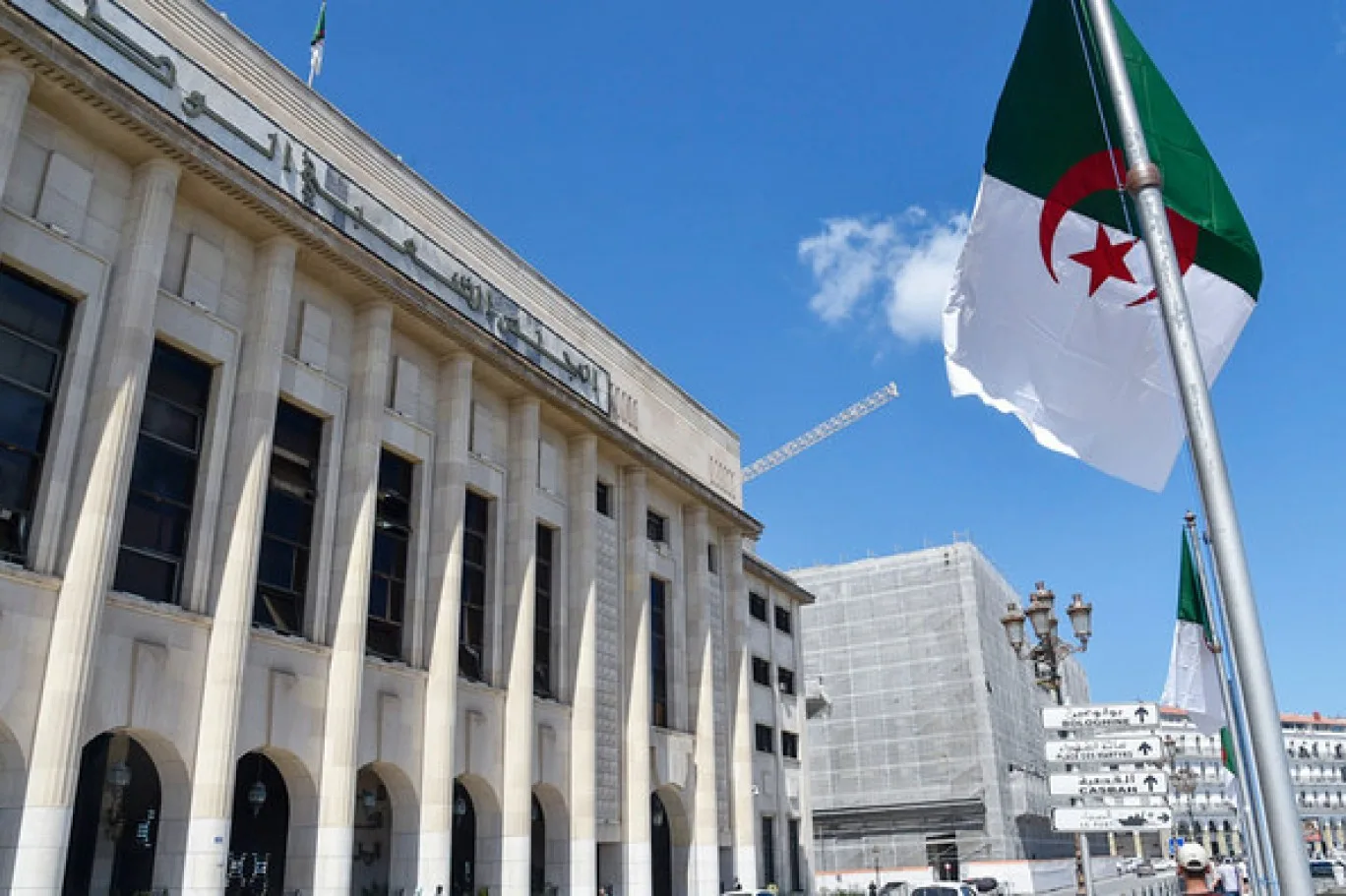 الجزائر تصادق بالإجماع على قانون تجريم الاستعمار الفرنسي