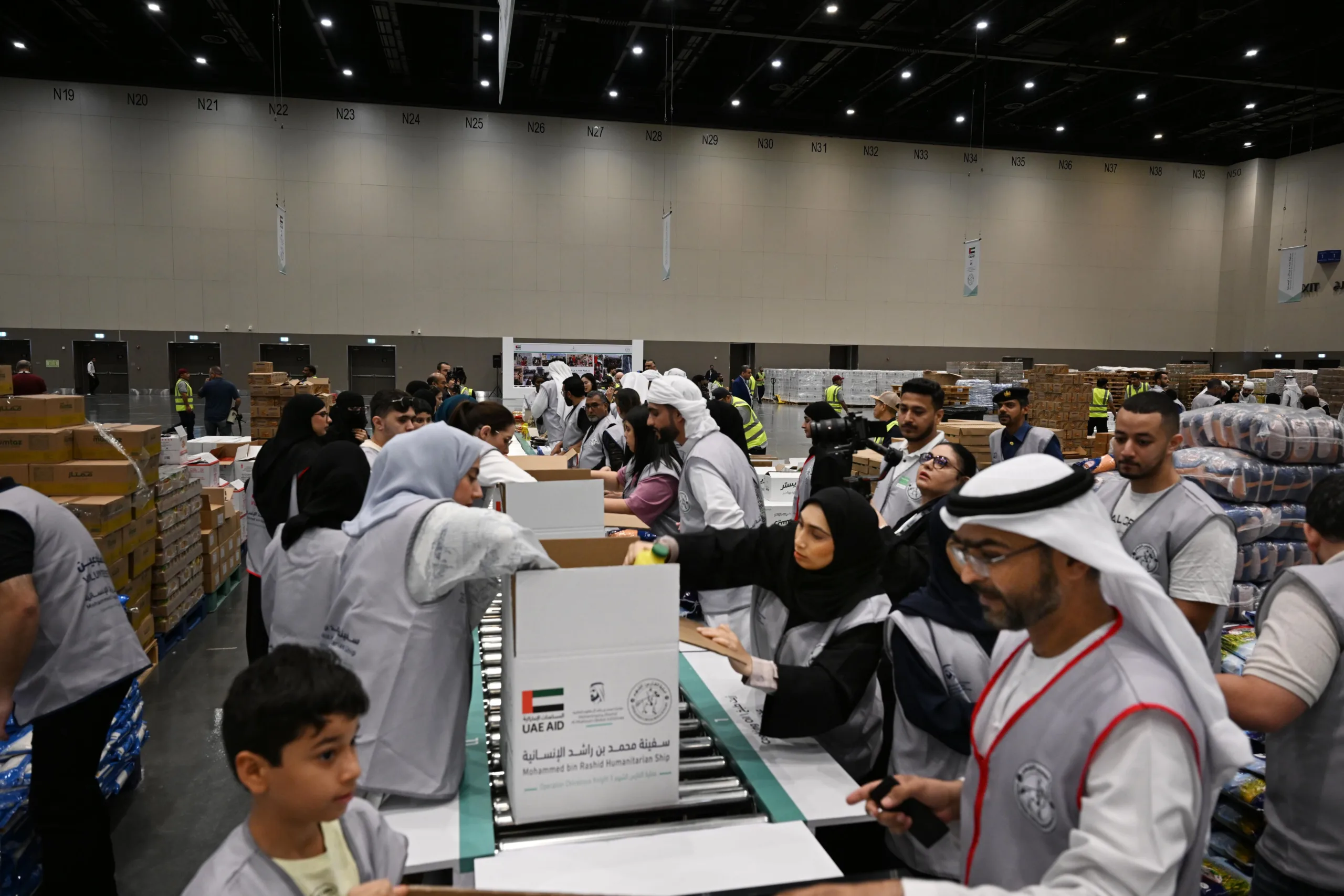 “الفارس الشهم 3” تبدأ تحميل “سفينة محمد بن راشد الإنسانية” لدعم غزة