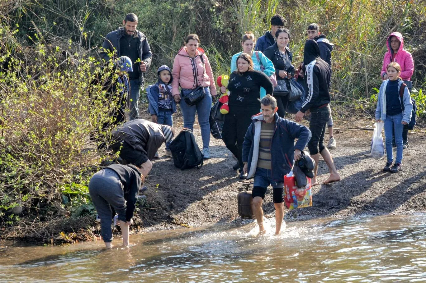 غرق سوريين أثناء محاولتهم الهرب إلى لبنان