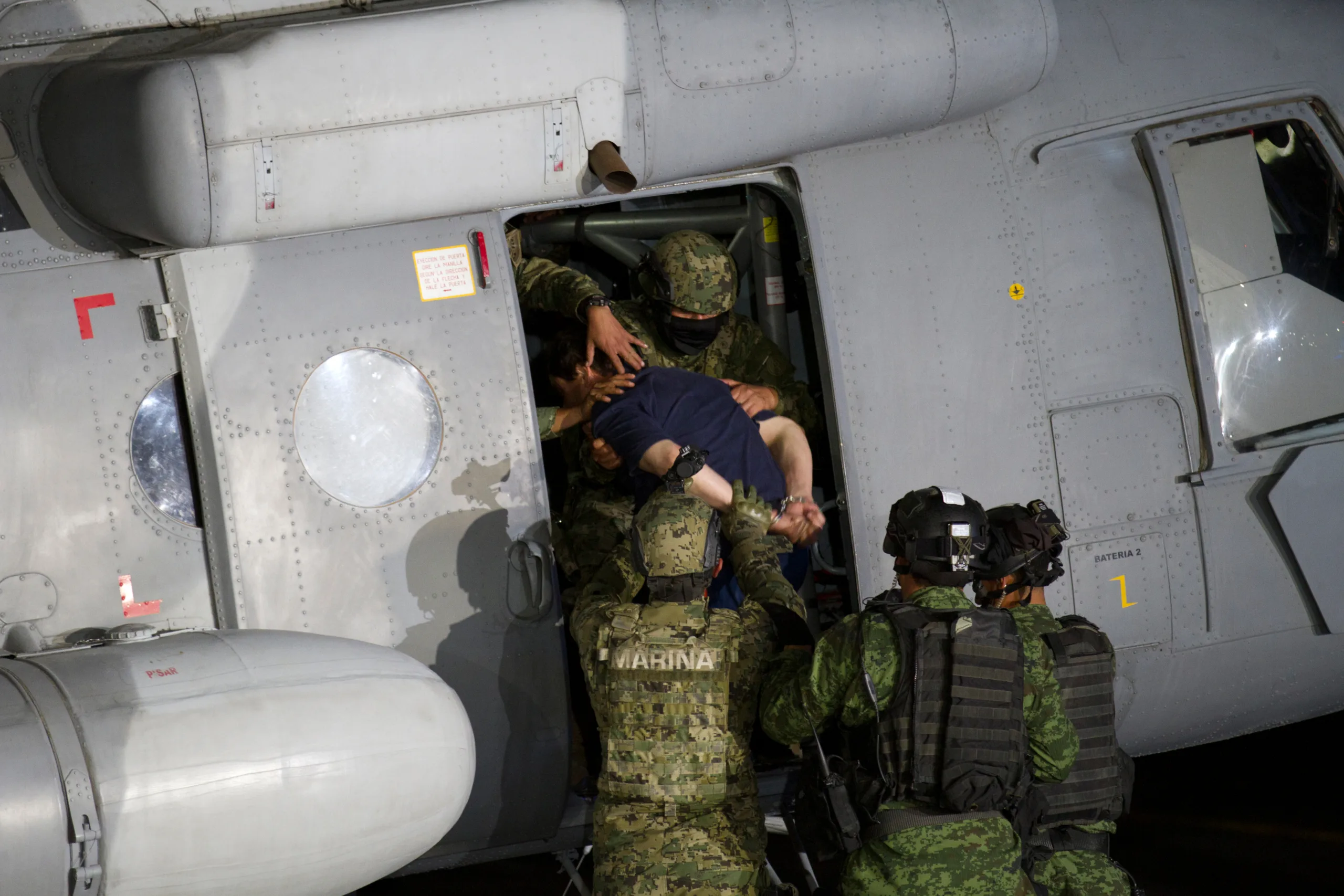 شرطة إسبانيا توقع بعصابة استخدمت طائرات هليكوبتر لنقل مخدرات من المغرب