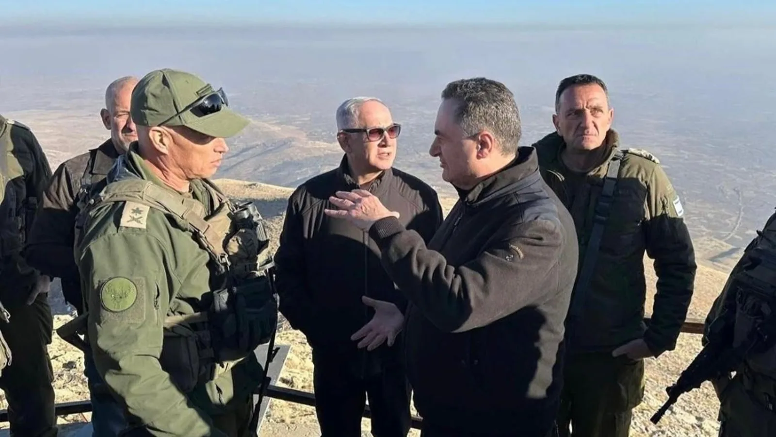 نتنياهو يؤكد بقاء إسرائيل في المنطقة العازلة جنوب سوريا ويطالب بنزع السلاح