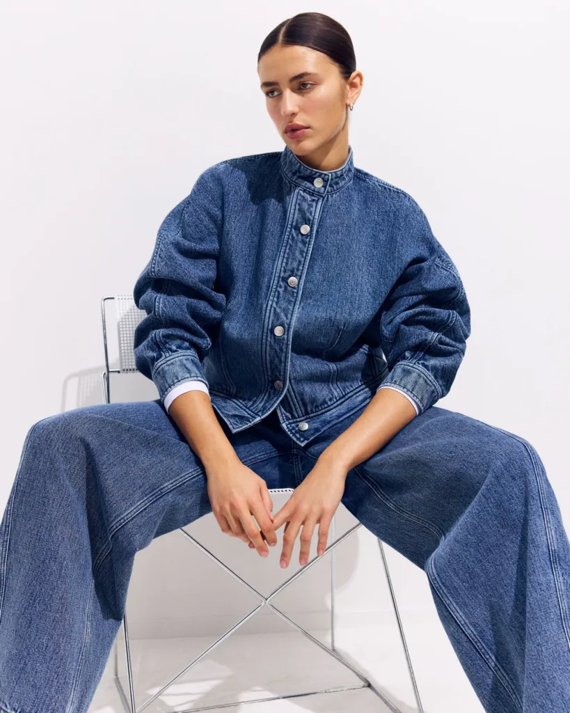 الدنيم يعود إلى الصدارة كيف أعادت منصات 2026 تعريف الجينز؟