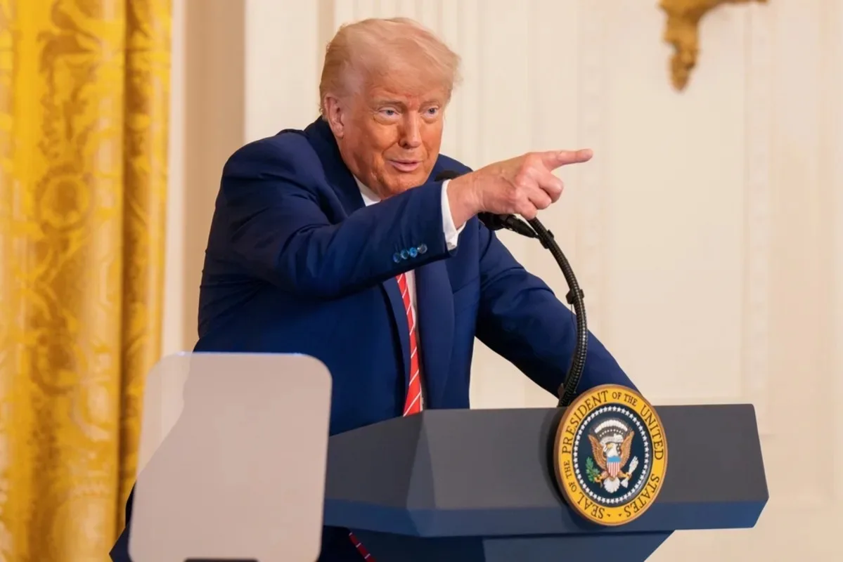 ترامب يعيد فتح ملف “الأجسام المجهولة” ويعد بنشر ملفات سرية