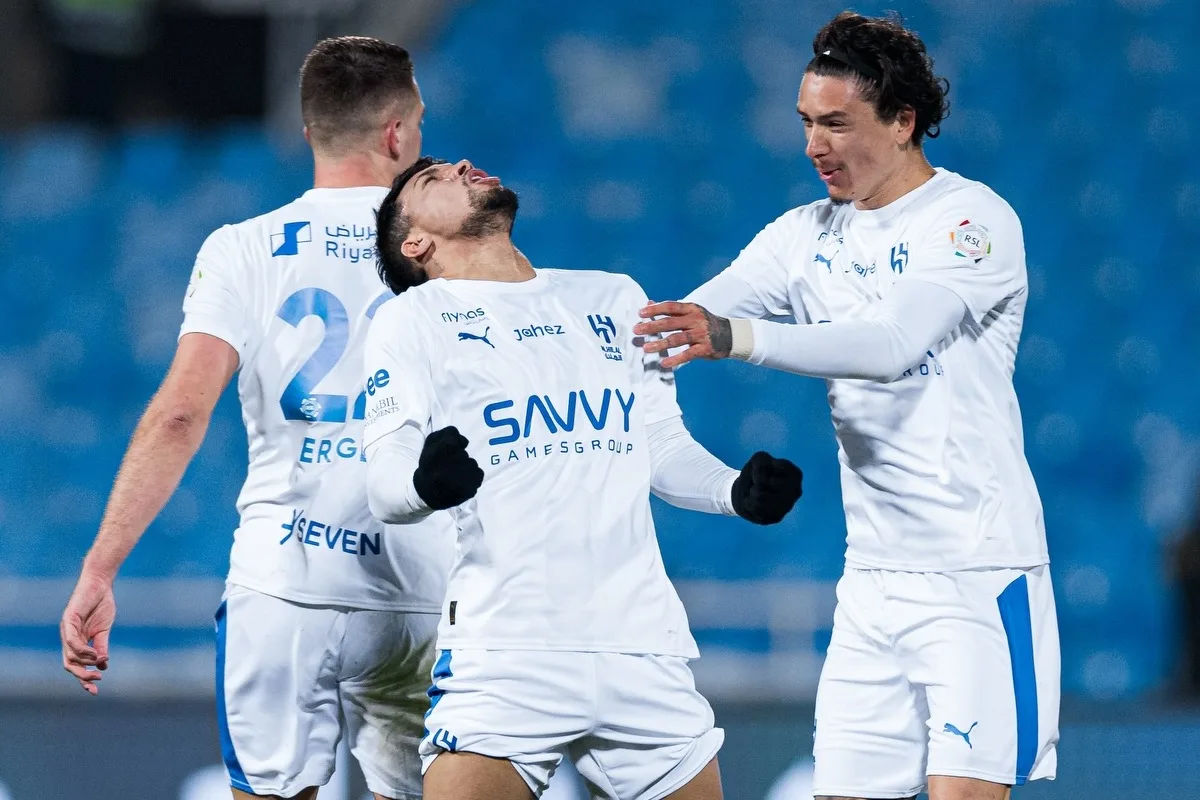 الهلال يتعثر أمام الرياض ويتوقف عند 13 انتصارًا متتاليًا