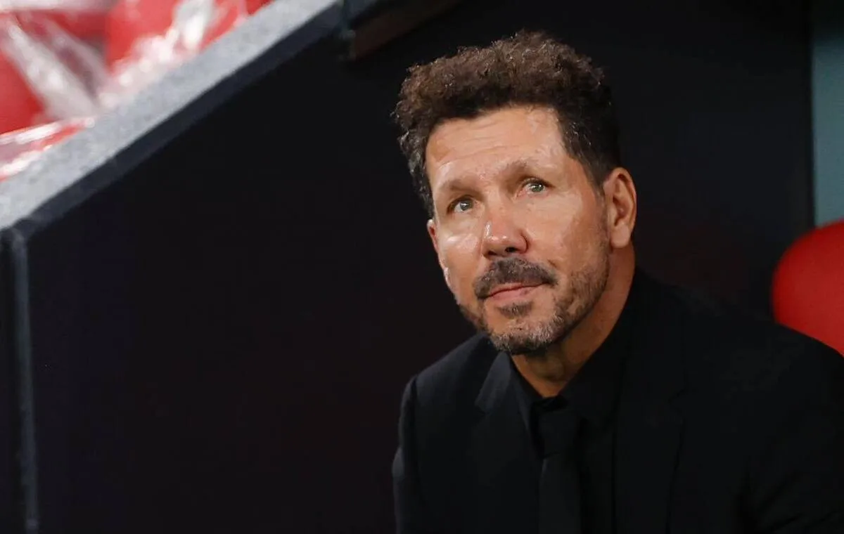 سيميوني يقدّم اعتذارًا عن سخريته من فينيسيوس